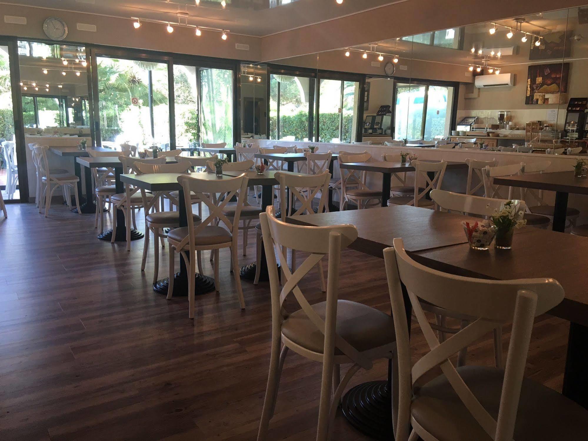 Hotel Bahia Villeneuve-Loubet Luaran gambar